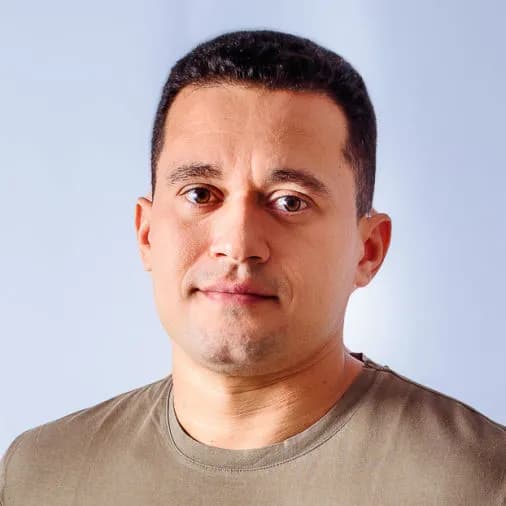 Pós-doutorado em Ciências da Computação pela Universidade de Birmingham, Graduado, Mestre e Doutor na mesma área pela UFPE Inteligência Artificial, Aprendizado de Máquina, Redes Neurais Artificiais e Mineração de Dados, Membro do Conselho Científico